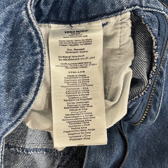 Vero Moda Lisa HR Scallop Shorts - Picture 4 of 5